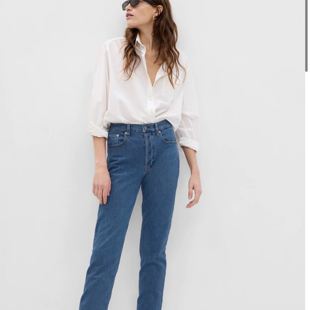 Gap Cheeky Straight High Rise Jeans in Medium Wash